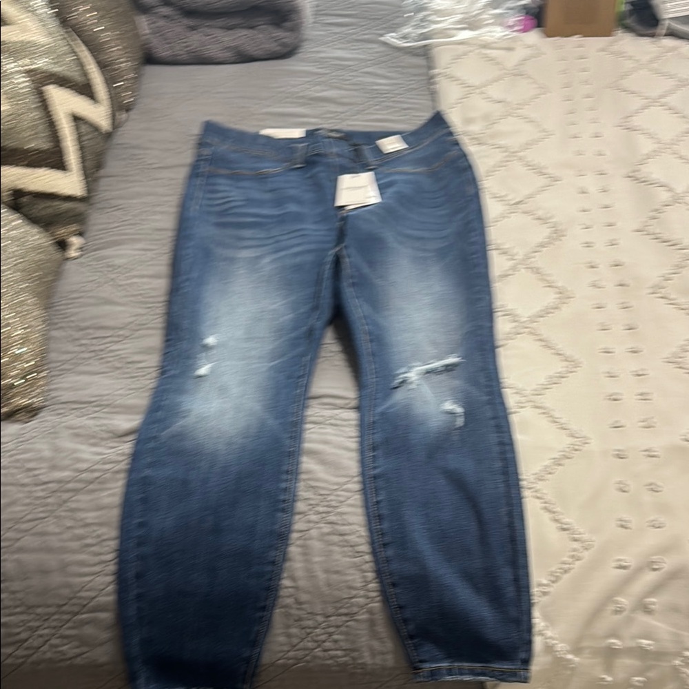 Judy Blue Ankle Cropped Blue Jeans Distressed Casual